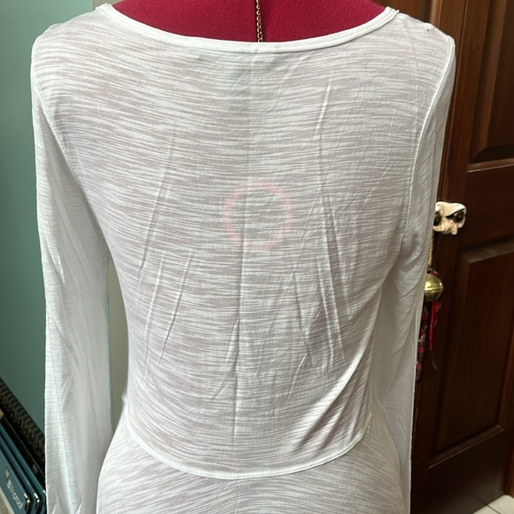 BCBG Top NWOT White asymmetrical hem burnout long sleeve stretch Size M - Picture 9 of 11